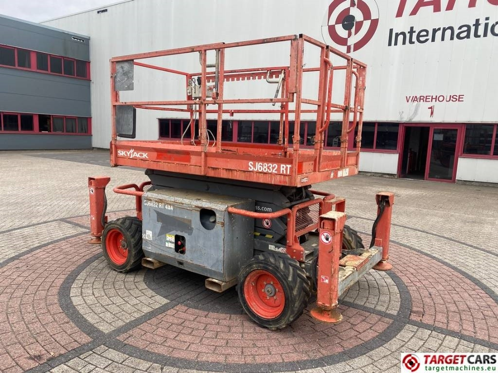 SkyJack SJ6832 RT Diesel 4x4 Scissor Work Lift 1180cm - Plataforma de Tijera/ Plataforma de tesoura: foto 4 SkyJack SJ6832 RT Diesel 4x4 Scissor Work Lift 1180cm - Plataforma de Tijera/ Plataforma de tesoura: foto 4