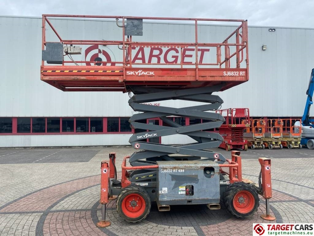 SkyJack SJ6832 RT Diesel 4x4 Scissor Work Lift 1180cm - Plataforma de Tijera/ Plataforma de tesoura: foto 5 SkyJack SJ6832 RT Diesel 4x4 Scissor Work Lift 1180cm - Plataforma de Tijera/ Plataforma de tesoura: foto 5
