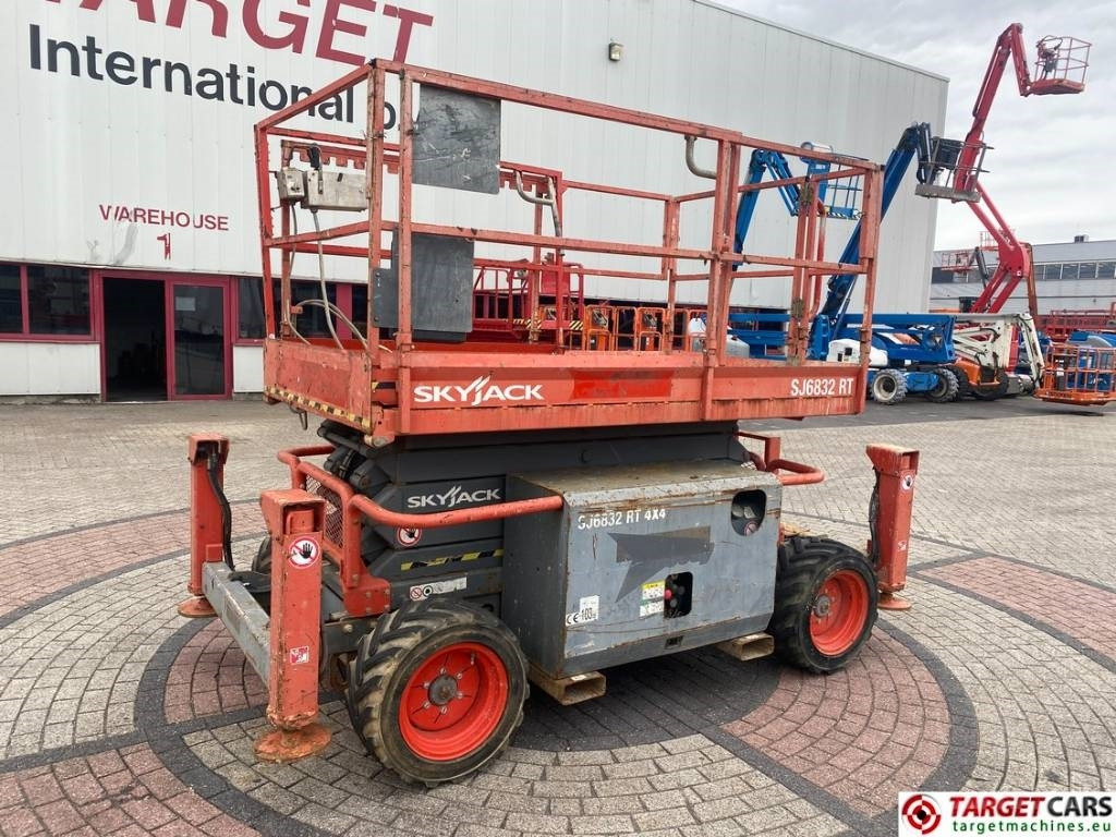 SkyJack SJ6832 RT Diesel 4x4 Scissor Work Lift 1180cm - Plataforma de Tijera/ Plataforma de tesoura: foto 1 SkyJack SJ6832 RT Diesel 4x4 Scissor Work Lift 1180cm - Plataforma de Tijera/ Plataforma de tesoura: foto 1