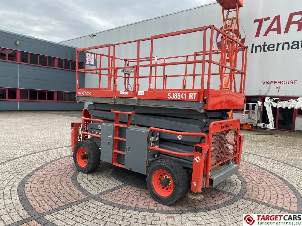SkyJack SJ8841RT Diesel 4x4 Scissor Work Lift 1430cm - Plataforma de Tijera/ Plataforma de tesoura: foto 4 SkyJack SJ8841RT Diesel 4x4 Scissor Work Lift 1430cm - Plataforma de Tijera/ Plataforma de tesoura: foto 4