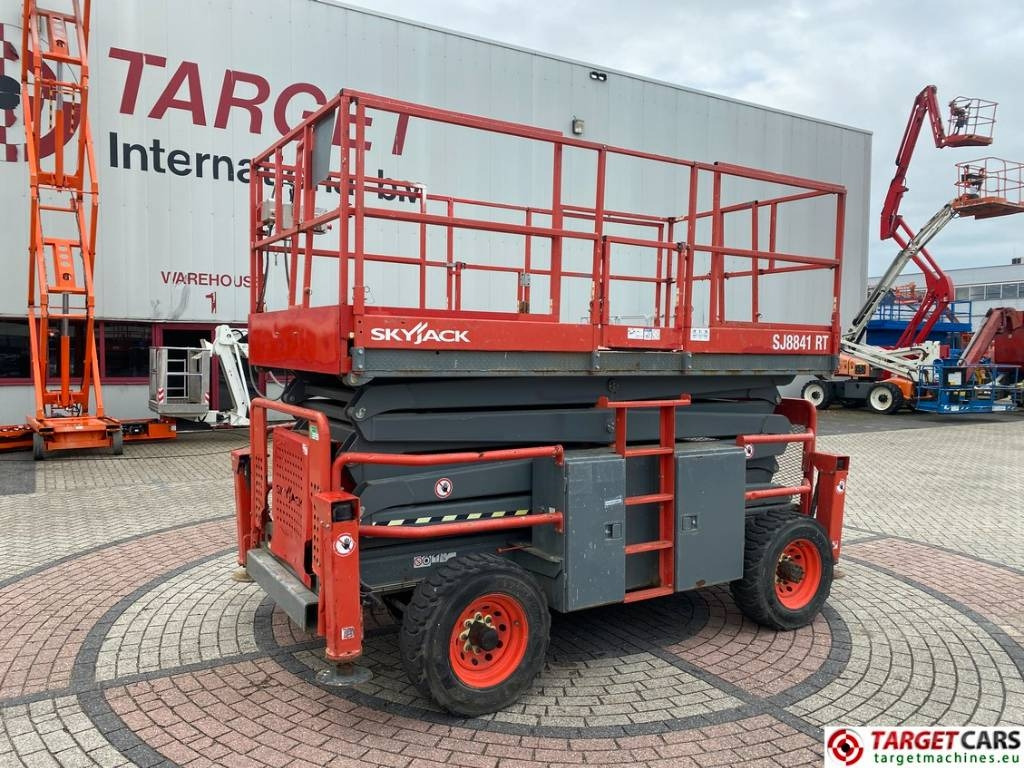 SkyJack SJ8841RT Diesel 4x4 Scissor Work Lift 1430cm - Plataforma de Tijera/ Plataforma de tesoura: foto 1 SkyJack SJ8841RT Diesel 4x4 Scissor Work Lift 1430cm - Plataforma de Tijera/ Plataforma de tesoura: foto 1