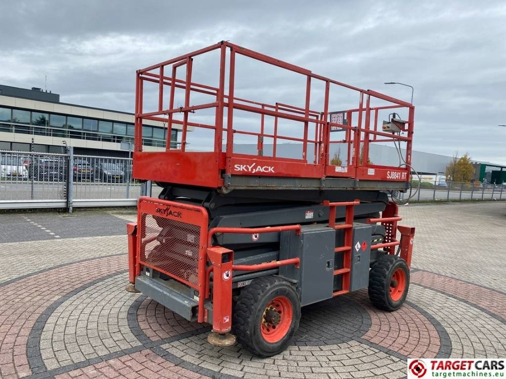 SkyJack SJ8841RT Diesel 4x4 Scissor Work Lift 1430cm - Plataforma de Tijera/ Plataforma de tesoura: foto 3 SkyJack SJ8841RT Diesel 4x4 Scissor Work Lift 1430cm - Plataforma de Tijera/ Plataforma de tesoura: foto 3