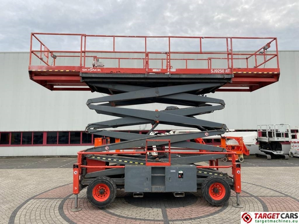 SkyJack SJ9250 RT Diesel 4x4 Scissor Work Lift 1720cm - Plataforma de Tijera/ Plataforma de tesoura: foto 5 SkyJack SJ9250 RT Diesel 4x4 Scissor Work Lift 1720cm - Plataforma de Tijera/ Plataforma de tesoura: foto 5