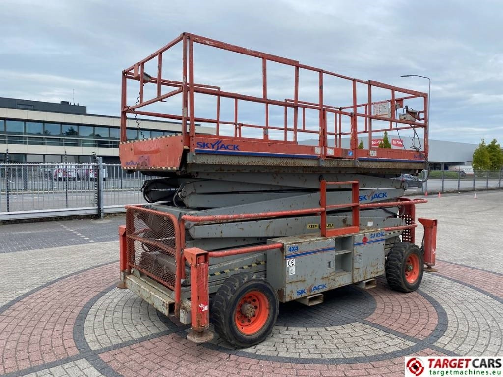 SkyJack SJ9250 RT Diesel Scissor Work Lift 1720cm - Plataforma de Tijera/ Plataforma de tesoura: foto 3 SkyJack SJ9250 RT Diesel Scissor Work Lift 1720cm - Plataforma de Tijera/ Plataforma de tesoura: foto 3