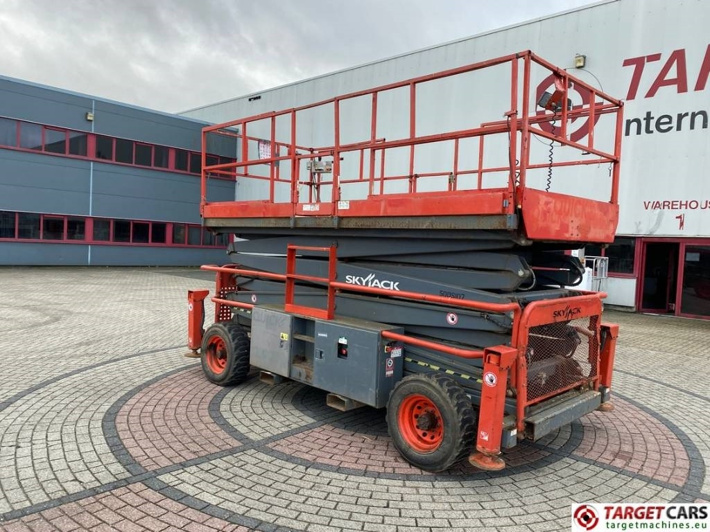 SkyJack SJ9250 RT Diesel Scissor Work Lift 1720cm - Plataforma de Tijera/ Plataforma de tesoura: foto 4 SkyJack SJ9250 RT Diesel Scissor Work Lift 1720cm - Plataforma de Tijera/ Plataforma de tesoura: foto 4
