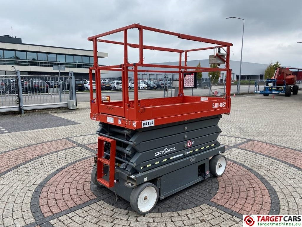SkyJack SJIII-4632 Electric 4632 Scissor Work Lift 1170cm - Plataforma de Tijera/ Plataforma de tesoura: foto 3 SkyJack SJIII-4632 Electric 4632 Scissor Work Lift 1170cm - Plataforma de Tijera/ Plataforma de tesoura: foto 3
