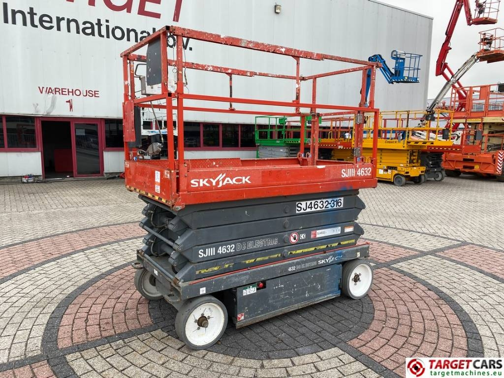 SkyJack SJIII-4632 Electric 4632 Scissor Work Lift 1170cm - Plataforma de Tijera/ Plataforma de tesoura: foto 1 SkyJack SJIII-4632 Electric 4632 Scissor Work Lift 1170cm - Plataforma de Tijera/ Plataforma de tesoura: foto 1