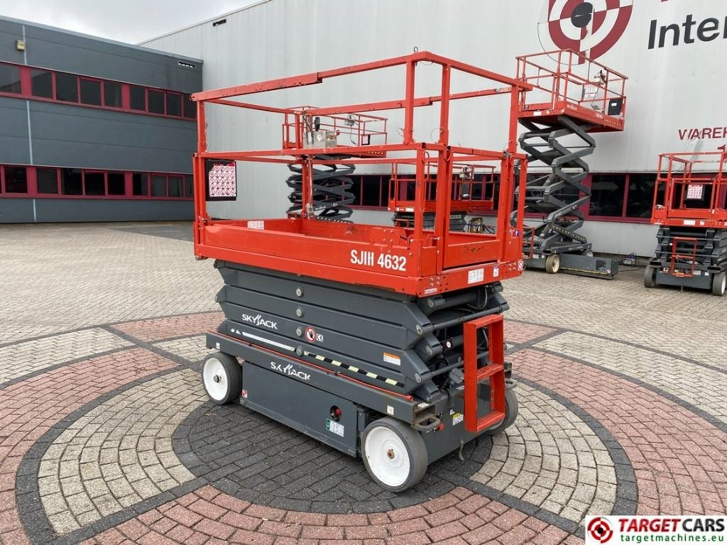 SkyJack SJIII-4632 Electric 4632 Scissor Work Lift 1170cm - Plataforma de Tijera/ Plataforma de tesoura: foto 4 SkyJack SJIII-4632 Electric 4632 Scissor Work Lift 1170cm - Plataforma de Tijera/ Plataforma de tesoura: foto 4