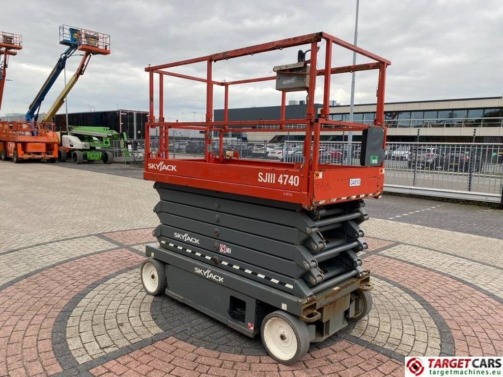SkyJack SJIII-4740 Electric 4740 Scissor Work Lift 1380cm - Plataforma de Tijera/ Plataforma de tesoura: foto 2 SkyJack SJIII-4740 Electric 4740 Scissor Work Lift 1380cm - Plataforma de Tijera/ Plataforma de tesoura: foto 2