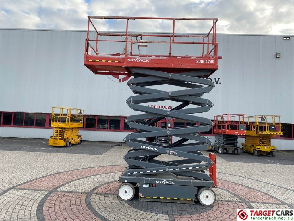SkyJack SJIII-4740 Electric 4740 Scissor Work Lift 1380cm - Plataforma de Tijera/ Plataforma de tesoura: foto 5 SkyJack SJIII-4740 Electric 4740 Scissor Work Lift 1380cm - Plataforma de Tijera/ Plataforma de tesoura: foto 5