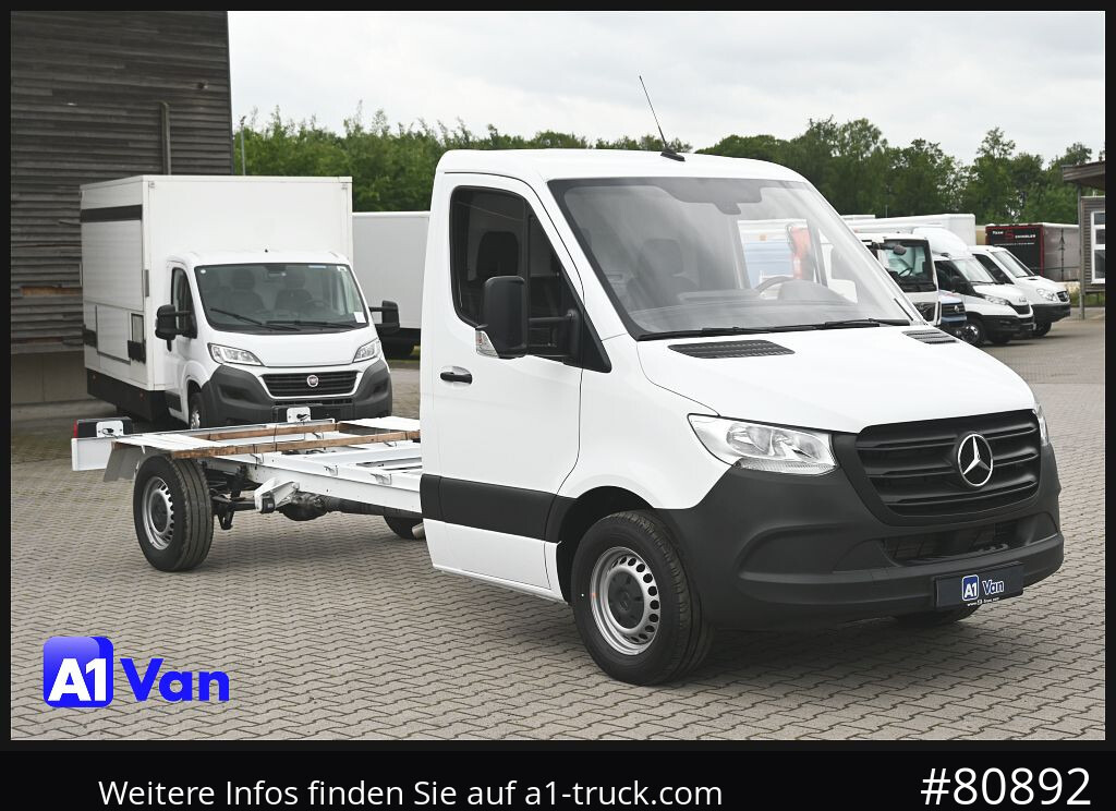 MERCEDES-BENZ Sprinter 317 CDI Fahrgestell, NEU, Klima, Tempomat, 3-Sitzer - Camião chassi: foto 1 MERCEDES-BENZ Sprinter 317 CDI Fahrgestell, NEU, Klima, Tempomat, 3-Sitzer - Camião chassi: foto 1