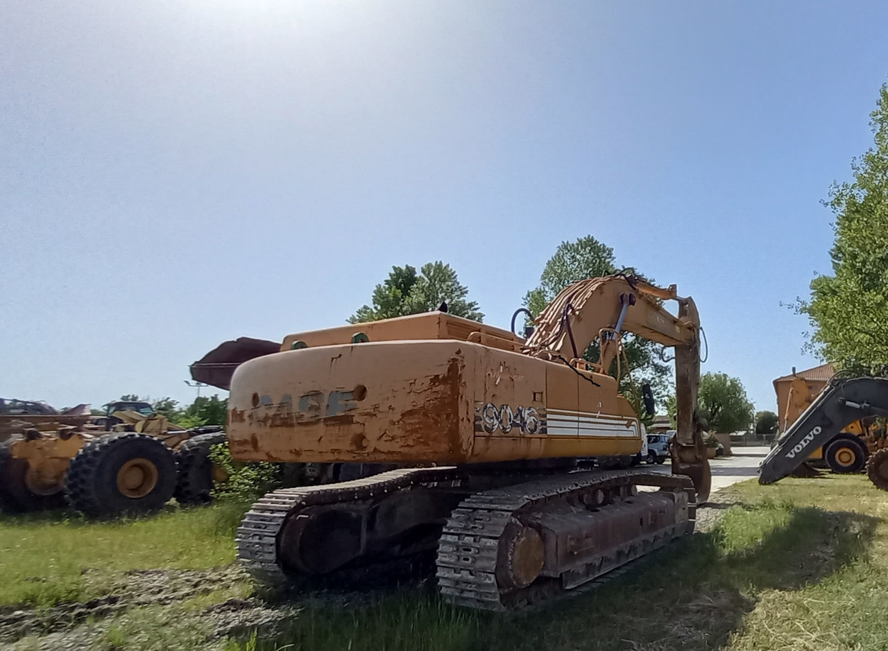 CASE Poclain 9046 Escavatore cingolato completo di cabina Rops-Fops con griglia frontale. Impianto martello. Benna. - Escavadora de rastos: foto 4 CASE Poclain 9046 Escavatore cingolato completo di cabina Rops-Fops con griglia frontale. Impianto martello. Benna. - Escavadora de rastos: foto 4