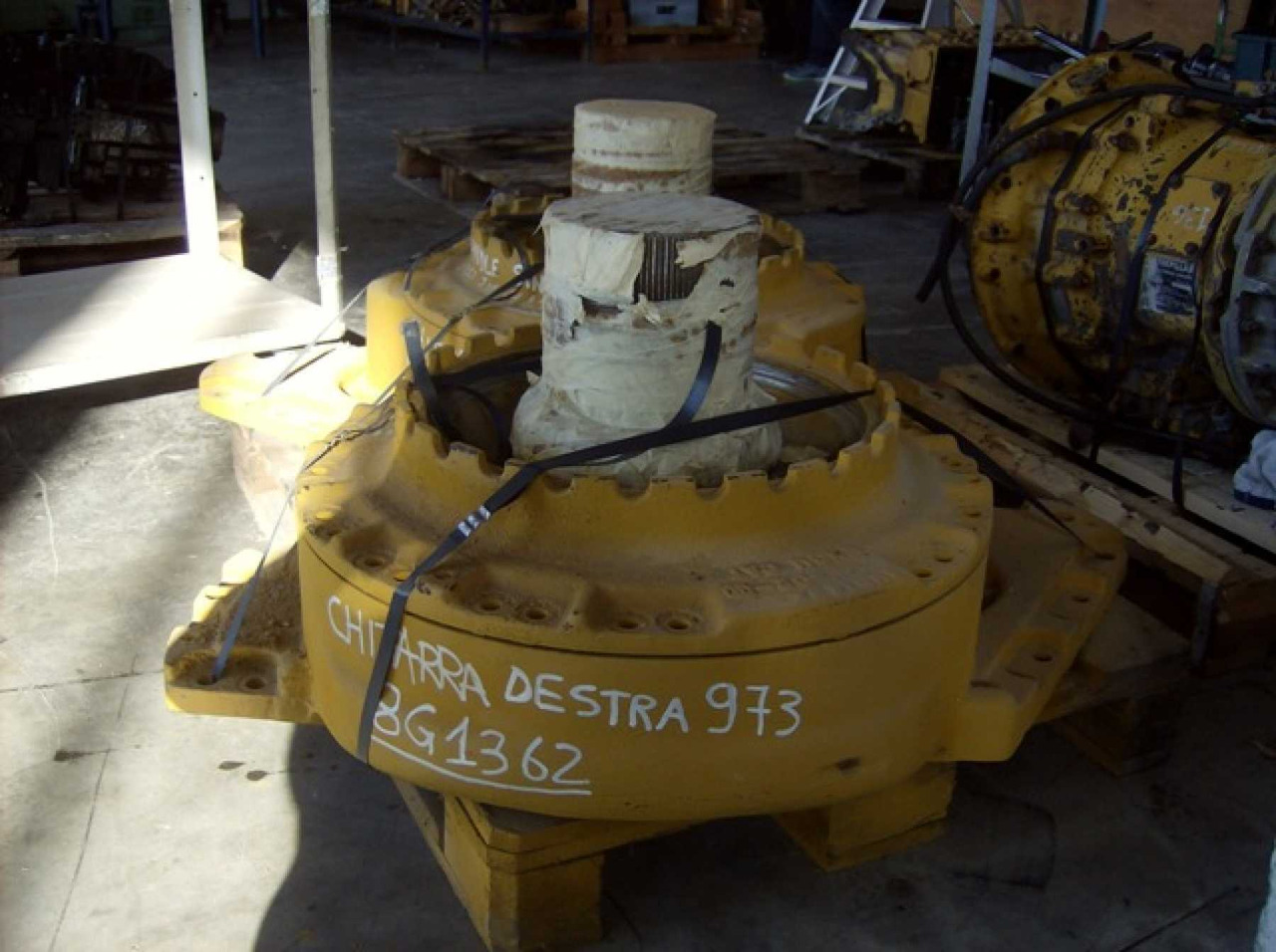 Caterpillar 973 LGP SPINDLE - Peças de material rodante por Máquina de construção: foto 1 Caterpillar 973 LGP SPINDLE - Peças de material rodante por Máquina de construção: foto 1