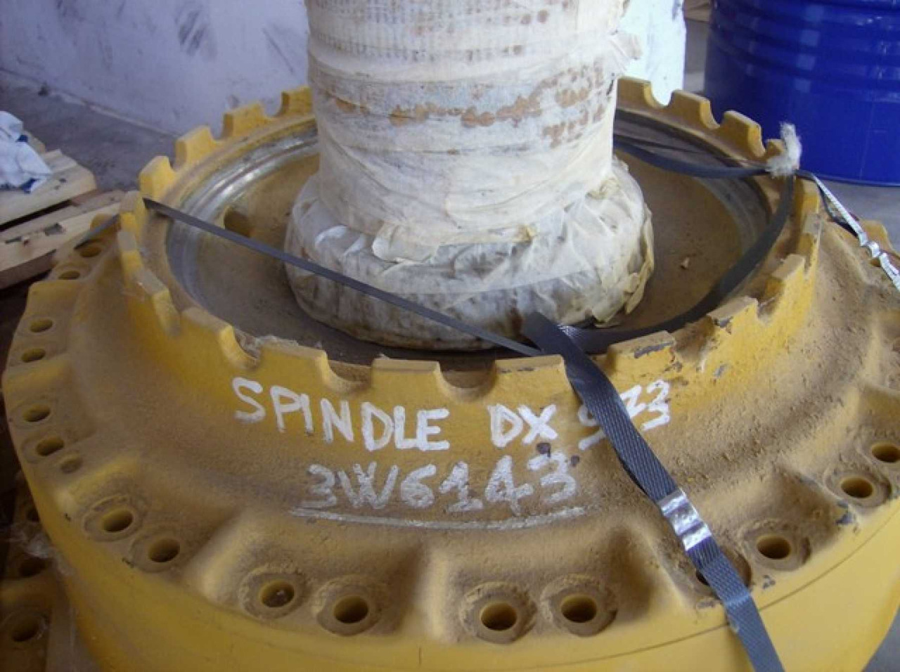 Caterpillar 973 LGP SPINDLE - Peças de material rodante por Máquina de construção: foto 3 Caterpillar 973 LGP SPINDLE - Peças de material rodante por Máquina de construção: foto 3