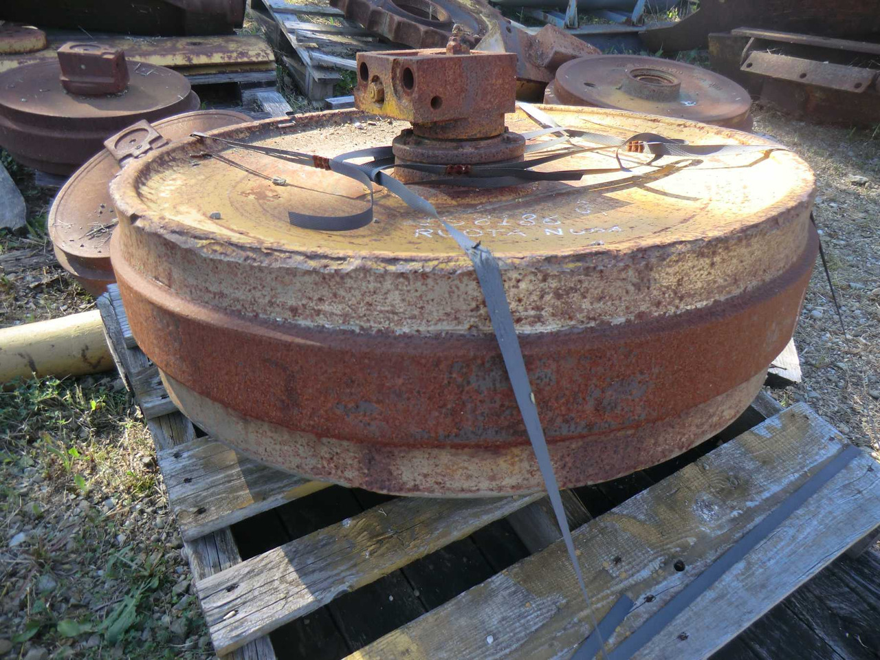 Caterpillar D7E RUOTA NUDA - Peças de material rodante por Máquina de construção: foto 2 Caterpillar D7E RUOTA NUDA - Peças de material rodante por Máquina de construção: foto 2