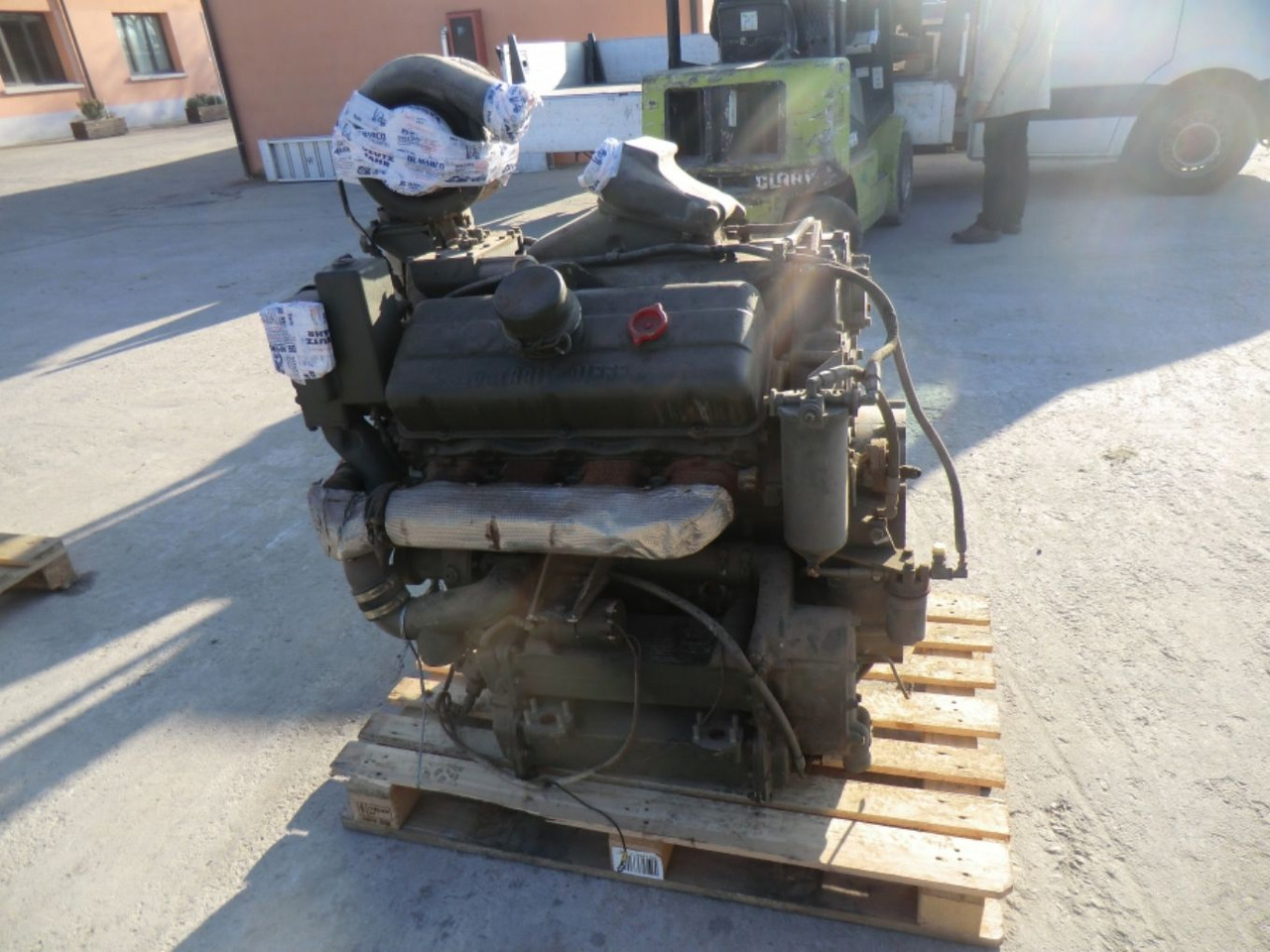 DETROIT DIESEL 8V53 MOTORE MARINO USATO COMPLETO DI TURBO E MOTORINO DI AVVIAMENTO. - Motor por Máquina de construção: foto 4 DETROIT DIESEL 8V53 MOTORE MARINO USATO COMPLETO DI TURBO E MOTORINO DI AVVIAMENTO. - Motor por Máquina de construção: foto 4