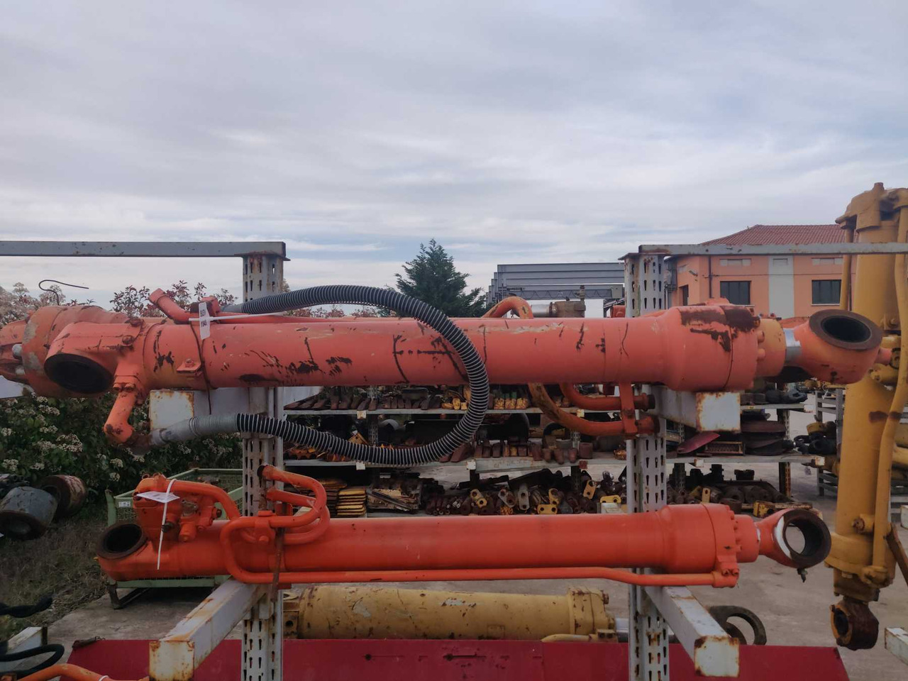 HITACHI ZX240 BAS Cilindro benna - Cilindro hidráulico por Máquina de construção: foto 1 HITACHI ZX240 BAS Cilindro benna - Cilindro hidráulico por Máquina de construção: foto 1