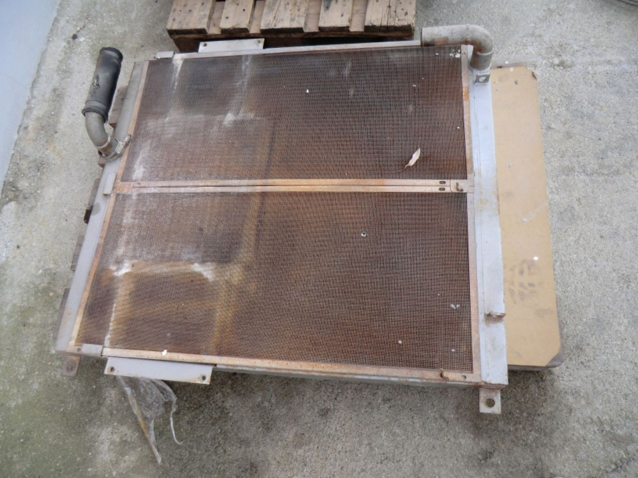 HITACHI ZX240 BAS SCAMBIATORI DI CALORE - Sistema de arrefecimento por Máquina de construção: foto 3 HITACHI ZX240 BAS SCAMBIATORI DI CALORE - Sistema de arrefecimento por Máquina de construção: foto 3