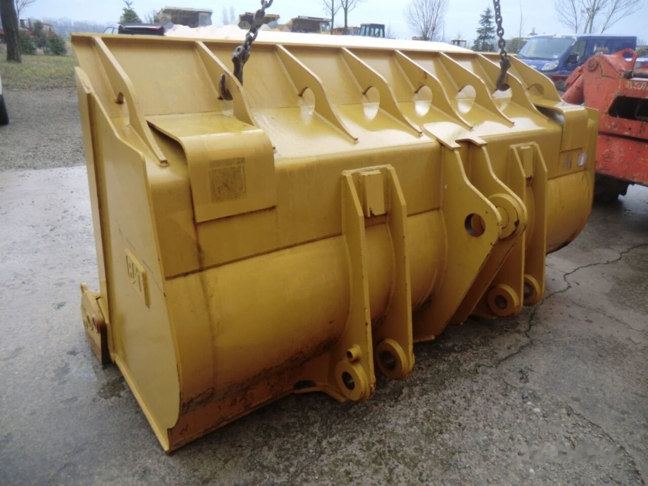New BUCKET WITH SEGMENTS - Balde para carregadeiras: foto 4 New BUCKET WITH SEGMENTS - Balde para carregadeiras: foto 4