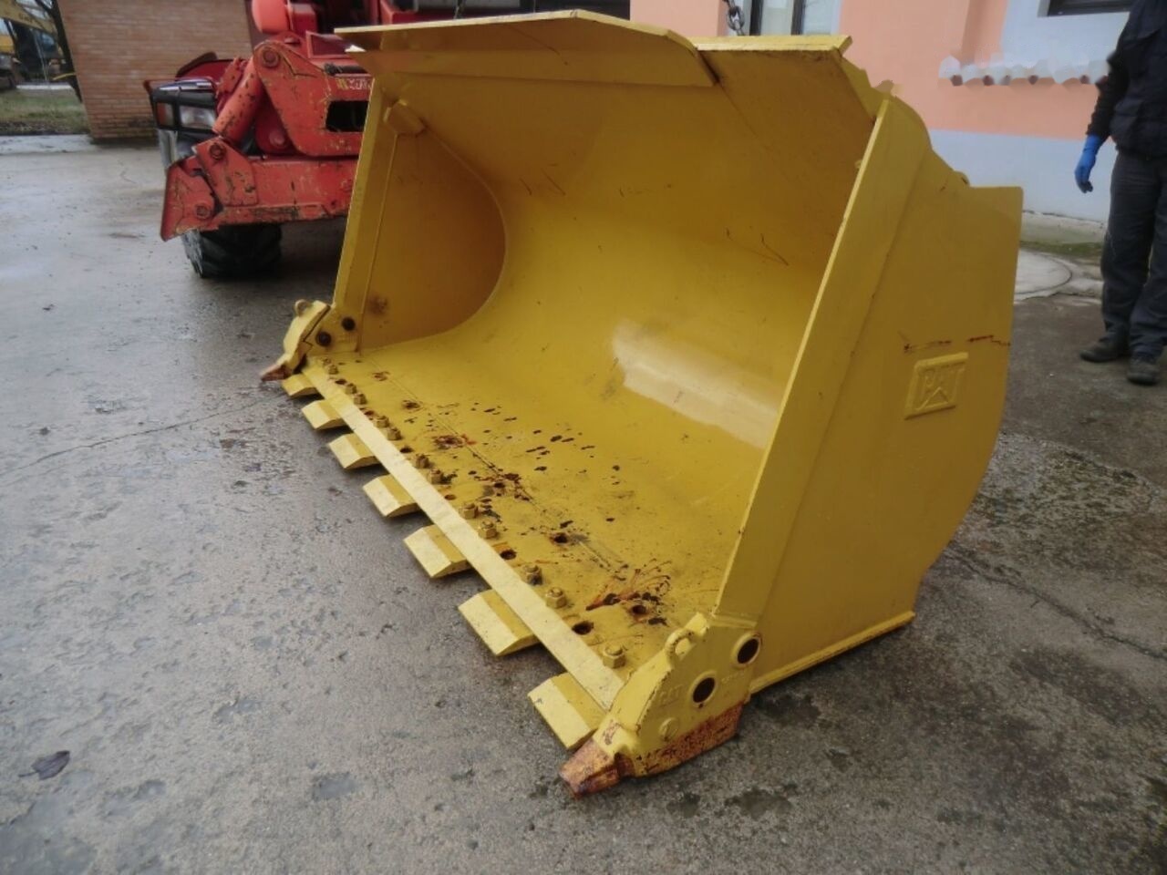 New BUCKET WITH SEGMENTS - Balde para carregadeiras: foto 3 New BUCKET WITH SEGMENTS - Balde para carregadeiras: foto 3