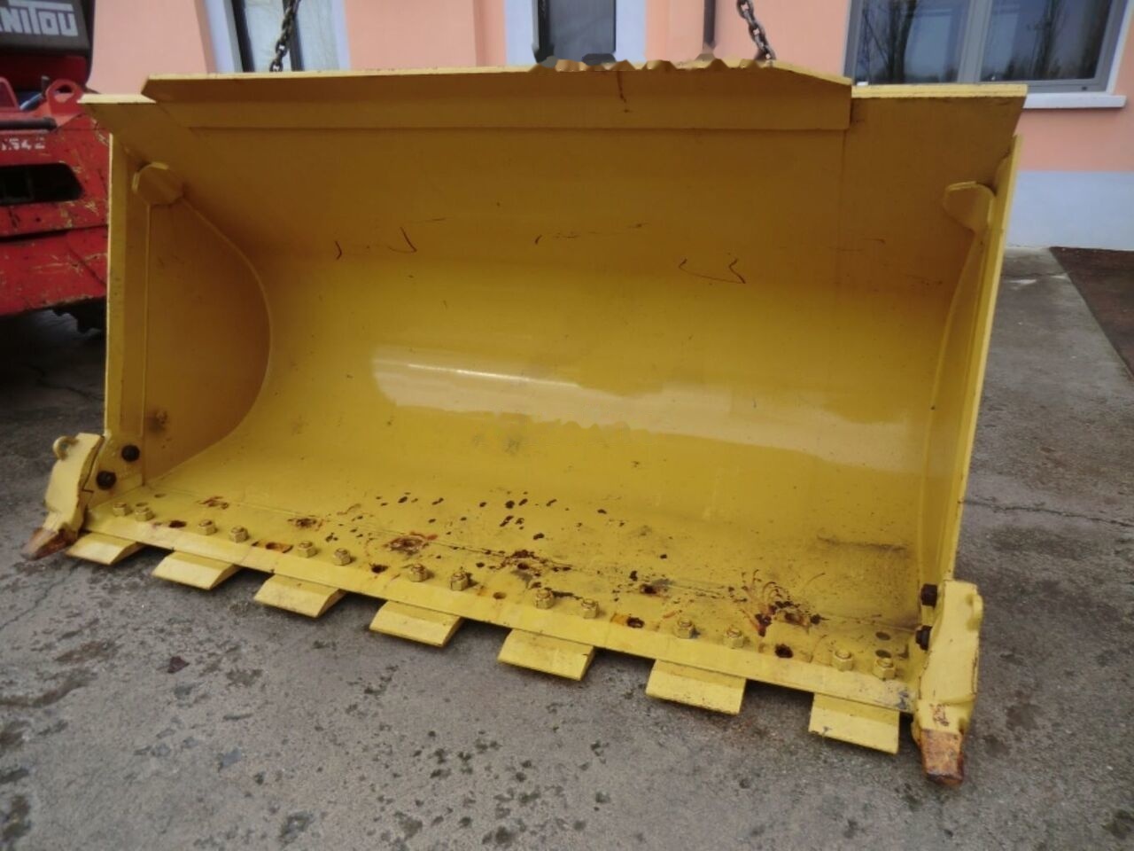 New BUCKET WITH SEGMENTS - Balde para carregadeiras: foto 5 New BUCKET WITH SEGMENTS - Balde para carregadeiras: foto 5