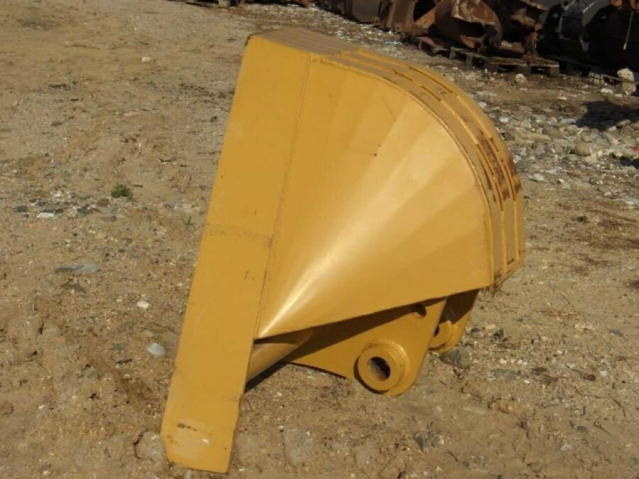 Romea TRAPEZOIDAL BUCKET - Balde para carregadeiras: foto 1 Romea TRAPEZOIDAL BUCKET - Balde para carregadeiras: foto 1