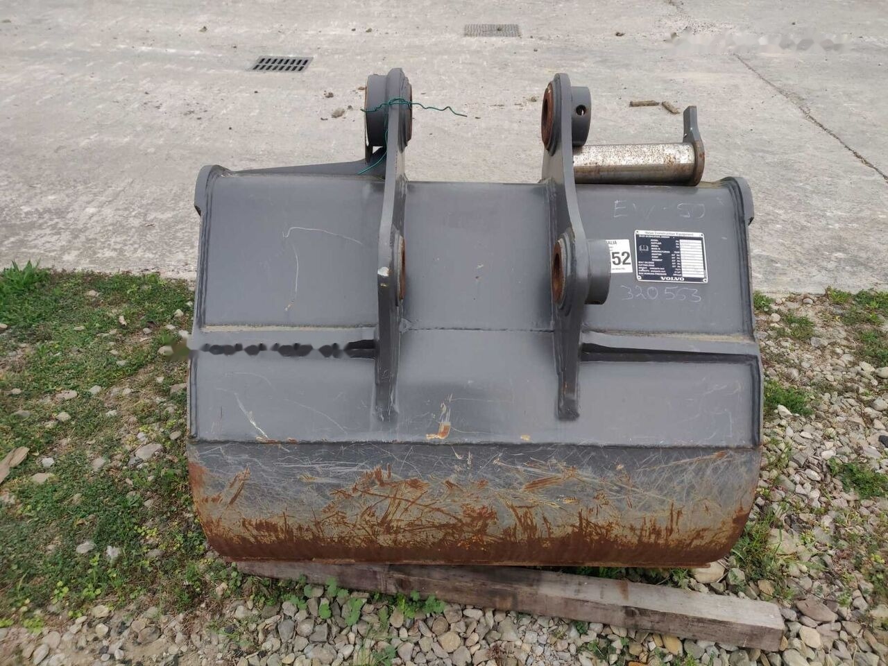 Volvo BUCKET WITH TEETH. QUICK COUPLER - Balde para carregadeiras: foto 3 Volvo BUCKET WITH TEETH. QUICK COUPLER - Balde para carregadeiras: foto 3