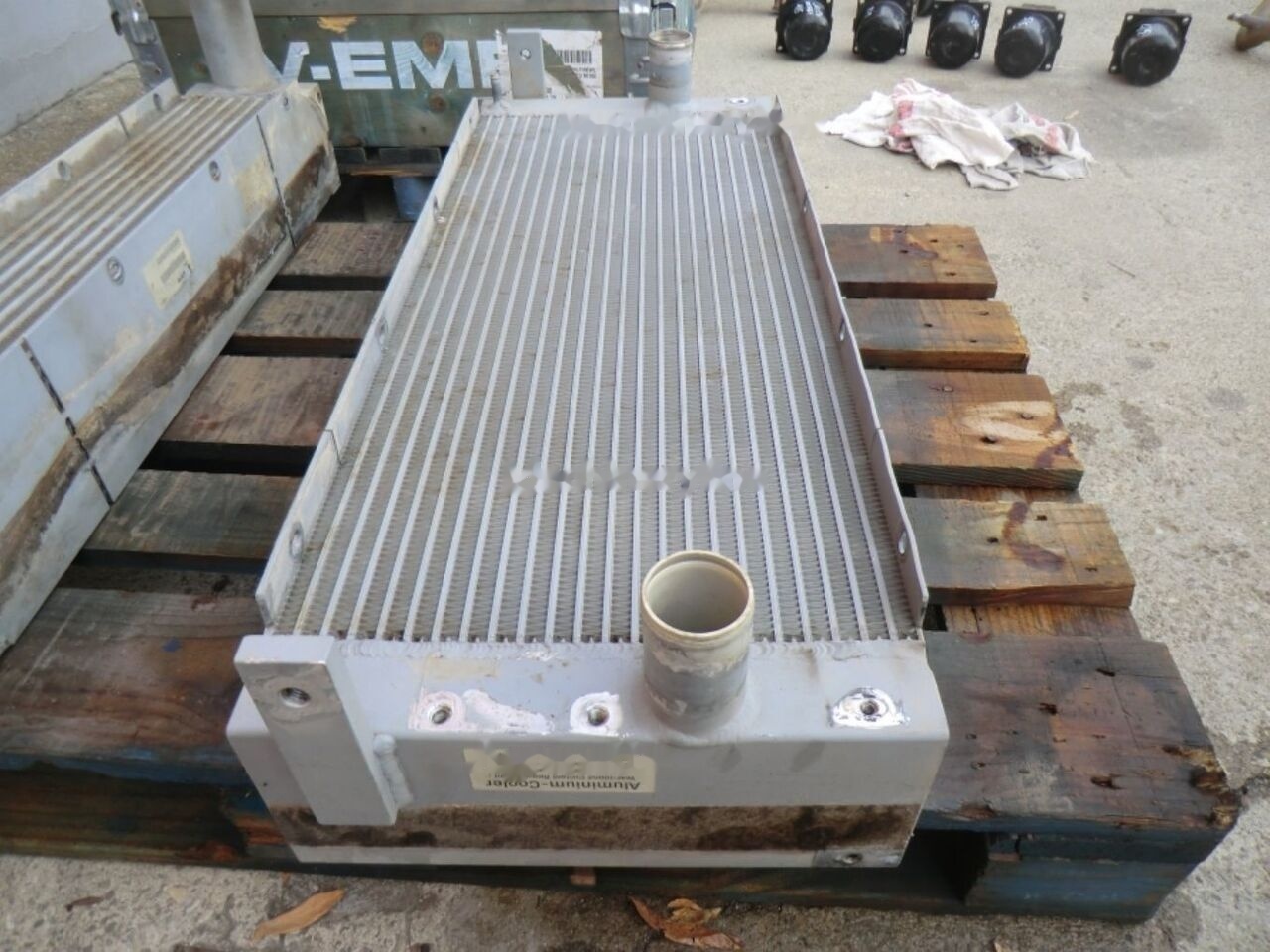 WATER radiator (14548409) VOLVO EC210C L 120791 - Radiador por Escavadeira: foto 1 WATER radiator (14548409) VOLVO EC210C L 120791 - Radiador por Escavadeira: foto 1
