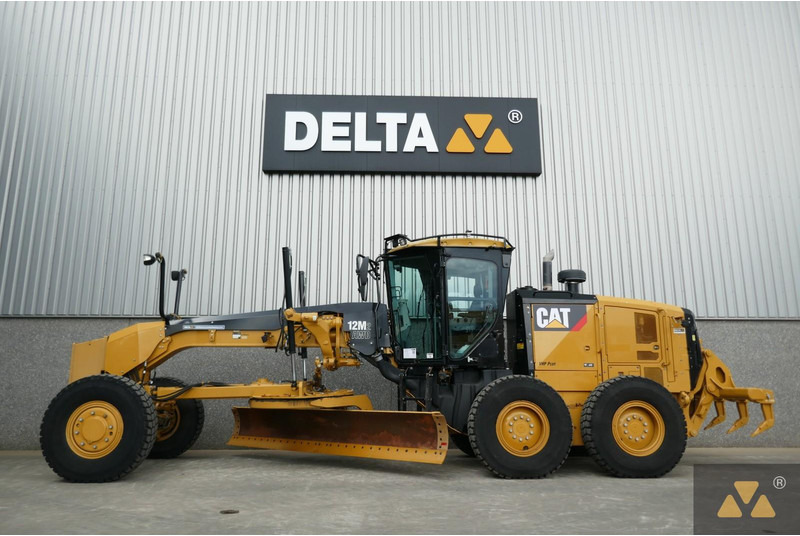 Caterpillar 12M2 AWD - Motoniveladora: foto 1 Caterpillar 12M2 AWD - Motoniveladora: foto 1