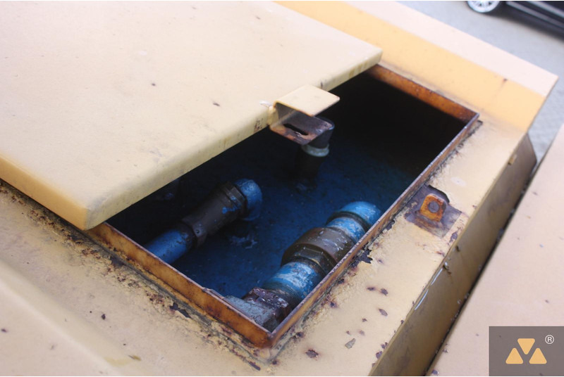 Caminhão tanque para transporte de combustível Caterpillar D6E Fuel tanker: foto 20 Caminhão tanque para transporte de combustível Caterpillar D6E Fuel tanker: foto 20