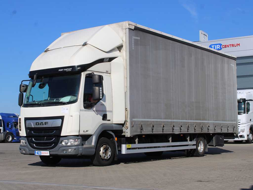 DAF LF 210, EURO 6, SLEEPING BODY - Camião de lona: foto 1 DAF LF 210, EURO 6, SLEEPING BODY - Camião de lona: foto 1