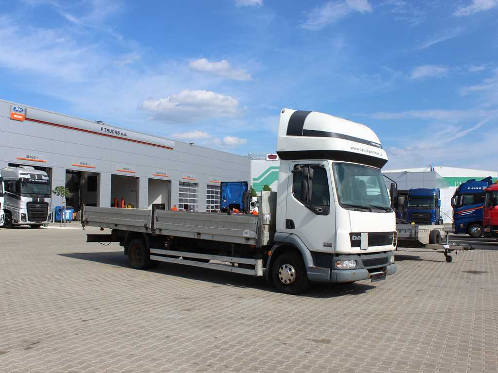 DAF LF 45.180, SLEEPING BODY, EURO 3, TIRES 80% - Camião de caixa aberta/ Plataforma: foto 3 DAF LF 45.180, SLEEPING BODY, EURO 3, TIRES 80% - Camião de caixa aberta/ Plataforma: foto 3