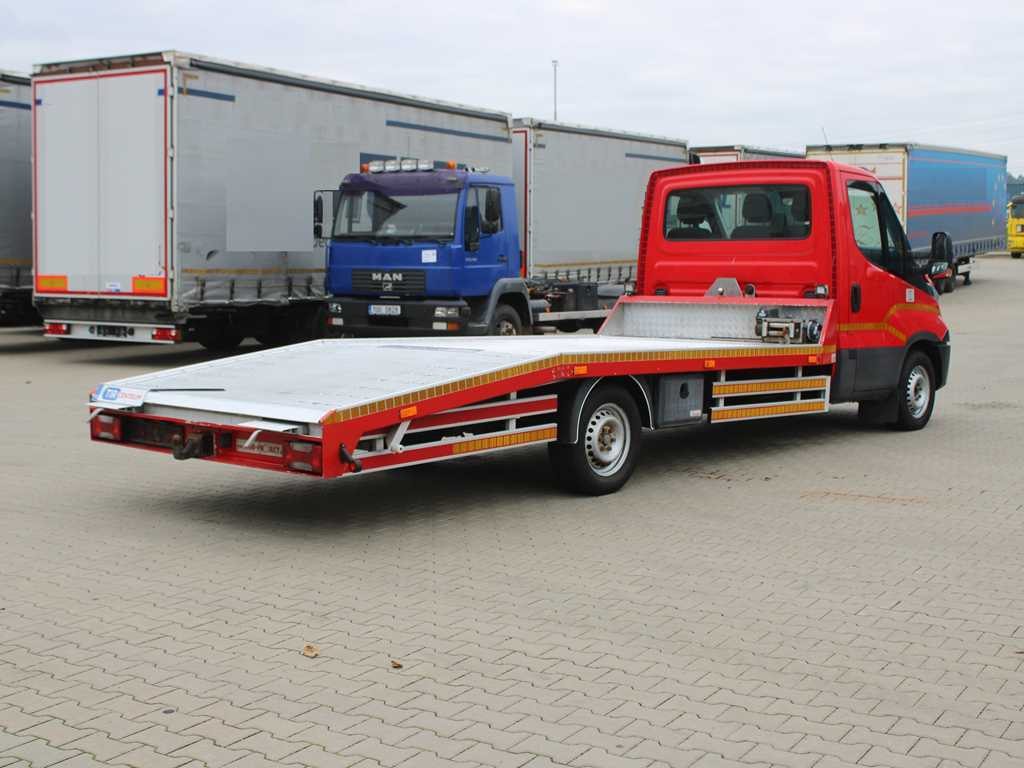 Iveco 35S18, EURO 6, WINCH, DRIVES, TIRES 80% - Caminhão reboque: foto 4 Iveco 35S18, EURO 6, WINCH, DRIVES, TIRES 80% - Caminhão reboque: foto 4