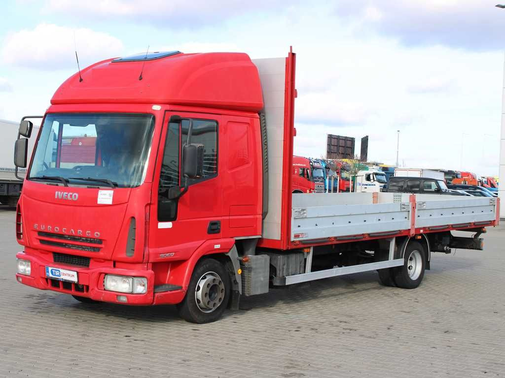 Iveco EUROCARGO ML 90E17, EURO 3, PNEU 80% - Camião de lona: foto 1 Iveco EUROCARGO ML 90E17, EURO 3, PNEU 80% - Camião de lona: foto 1