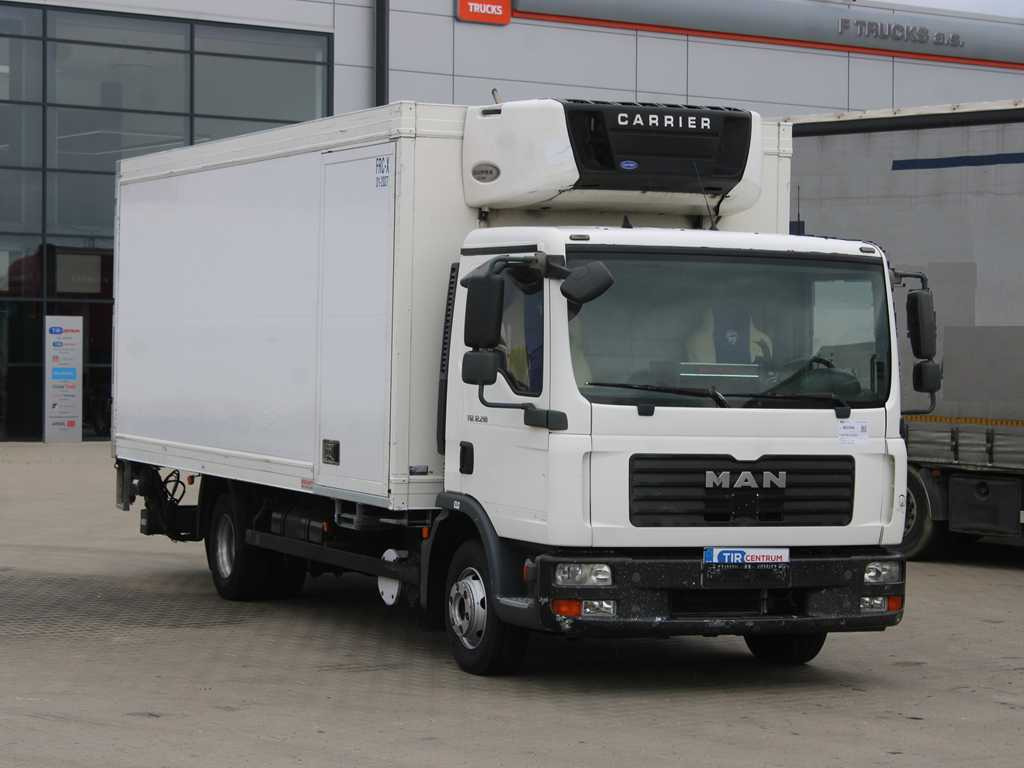 MAN TGL 12.210, EURO 4, HYDRAULIC FRONT, CARRIER SUPRA 850 Mt, 2X EVAPORATOR - Camião frigorífico: foto 3 MAN TGL 12.210, EURO 4, HYDRAULIC FRONT, CARRIER SUPRA 850 Mt, 2X EVAPORATOR - Camião frigorífico: foto 3
