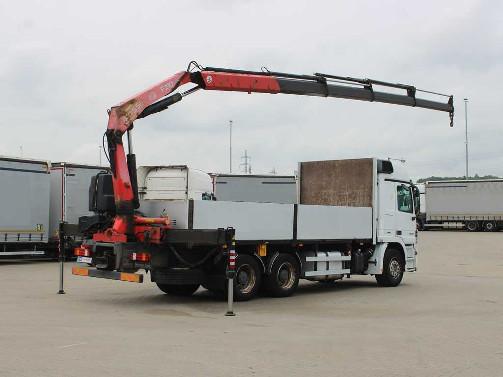 Mercedes-Benz Actros 2644, 6X4, EURO 4, HYDRAULIC ARM FASSI F210 - Camião de caixa aberta/ Plataforma, Camião grua: foto 4 Mercedes-Benz Actros 2644, 6X4, EURO 4, HYDRAULIC ARM FASSI F210 - Camião de caixa aberta/ Plataforma, Camião grua: foto 4