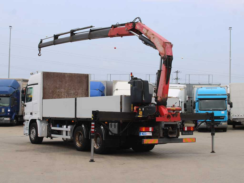 Mercedes-Benz Actros 2644, 6X4, EURO 4, HYDRAULIC ARM FASSI F210 - Camião de caixa aberta/ Plataforma, Camião grua: foto 5 Mercedes-Benz Actros 2644, 6X4, EURO 4, HYDRAULIC ARM FASSI F210 - Camião de caixa aberta/ Plataforma, Camião grua: foto 5