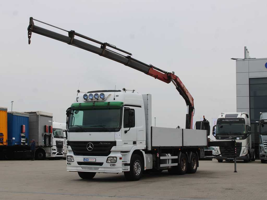Mercedes-Benz Actros 2644, 6X4, EURO 4, HYDRAULIC ARM FASSI F210 - Camião de caixa aberta/ Plataforma, Camião grua: foto 1 Mercedes-Benz Actros 2644, 6X4, EURO 4, HYDRAULIC ARM FASSI F210 - Camião de caixa aberta/ Plataforma, Camião grua: foto 1