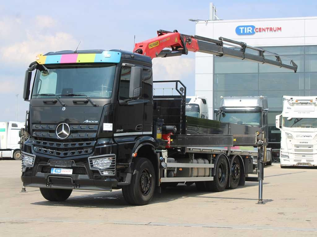 Mercedes-Benz Arocs 2542, 6X2, EURO 6, CAMERA, PALFINGER PK 24 - Camião de caixa aberta/ Plataforma, Camião grua: foto 1 Mercedes-Benz Arocs 2542, 6X2, EURO 6, CAMERA, PALFINGER PK 24 - Camião de caixa aberta/ Plataforma, Camião grua: foto 1