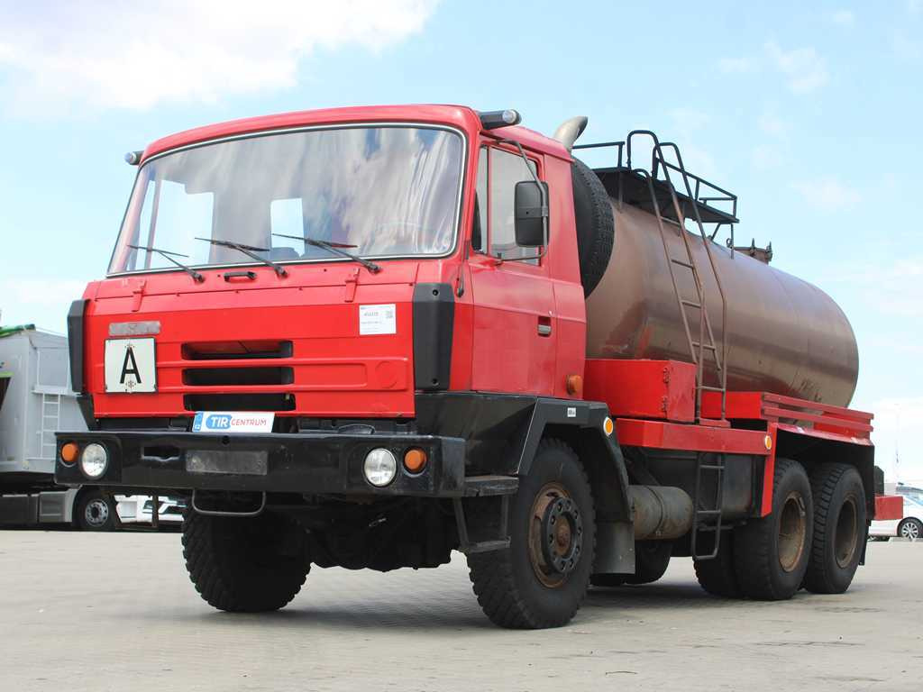 Tatra T815, 6X6, 11m³, FUEL TRUCK - Caminhão tanque: foto 1 Tatra T815, 6X6, 11m³, FUEL TRUCK - Caminhão tanque: foto 1