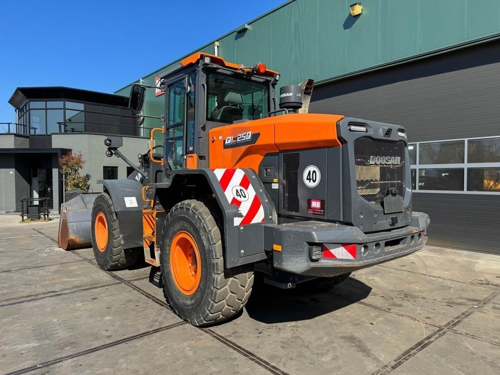 Doosan DL250-7 - Pá carregadora de rodas: foto 5 Doosan DL250-7 - Pá carregadora de rodas: foto 5