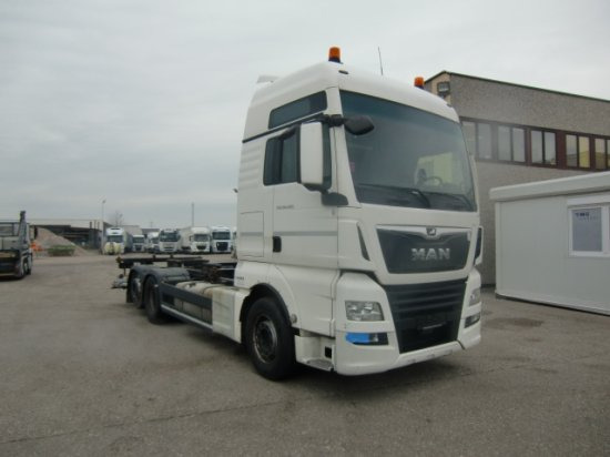 MAN TGX 26.460 XXL 6x2 Liftachse Euro 6 Unterfaltbühne - Camião transportador de contêineres/ Caixa móvel: foto 3 MAN TGX 26.460 XXL 6x2 Liftachse Euro 6 Unterfaltbühne - Camião transportador de contêineres/ Caixa móvel: foto 3