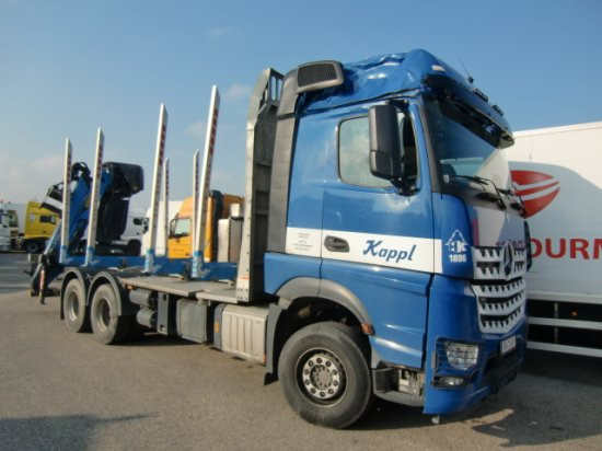 Mercedes-Benz Arocs 3353 6x4 Holztransp., Palfinger Kran Epsilon - Camião de transporte de madeira, Camião grua: foto 1 Mercedes-Benz Arocs 3353 6x4 Holztransp., Palfinger Kran Epsilon - Camião de transporte de madeira, Camião grua: foto 1