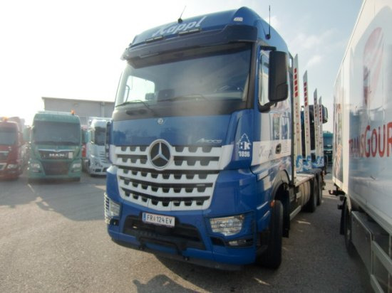 Mercedes-Benz Arocs 3353 6x4 Holztransp., Palfinger Kran Epsilon - Camião de transporte de madeira, Camião grua: foto 3 Mercedes-Benz Arocs 3353 6x4 Holztransp., Palfinger Kran Epsilon - Camião de transporte de madeira, Camião grua: foto 3