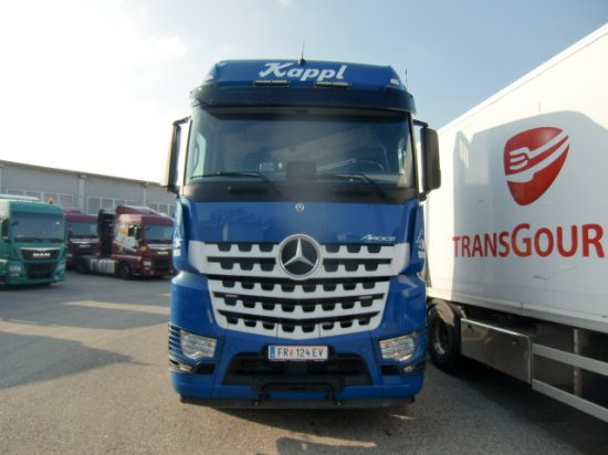 Mercedes-Benz Arocs 3353 6x4 Holztransp., Palfinger Kran Epsilon - Camião de transporte de madeira, Camião grua: foto 2 Mercedes-Benz Arocs 3353 6x4 Holztransp., Palfinger Kran Epsilon - Camião de transporte de madeira, Camião grua: foto 2