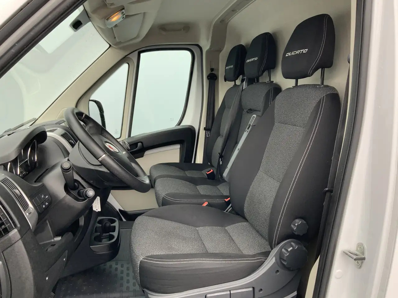 Fiat Ducato 35H 2.3 MultiJet L3H2 Maxi Airco Cruise Navi 3 Zit - Furgão: foto 5 Fiat Ducato 35H 2.3 MultiJet L3H2 Maxi Airco Cruise Navi 3 Zit - Furgão: foto 5