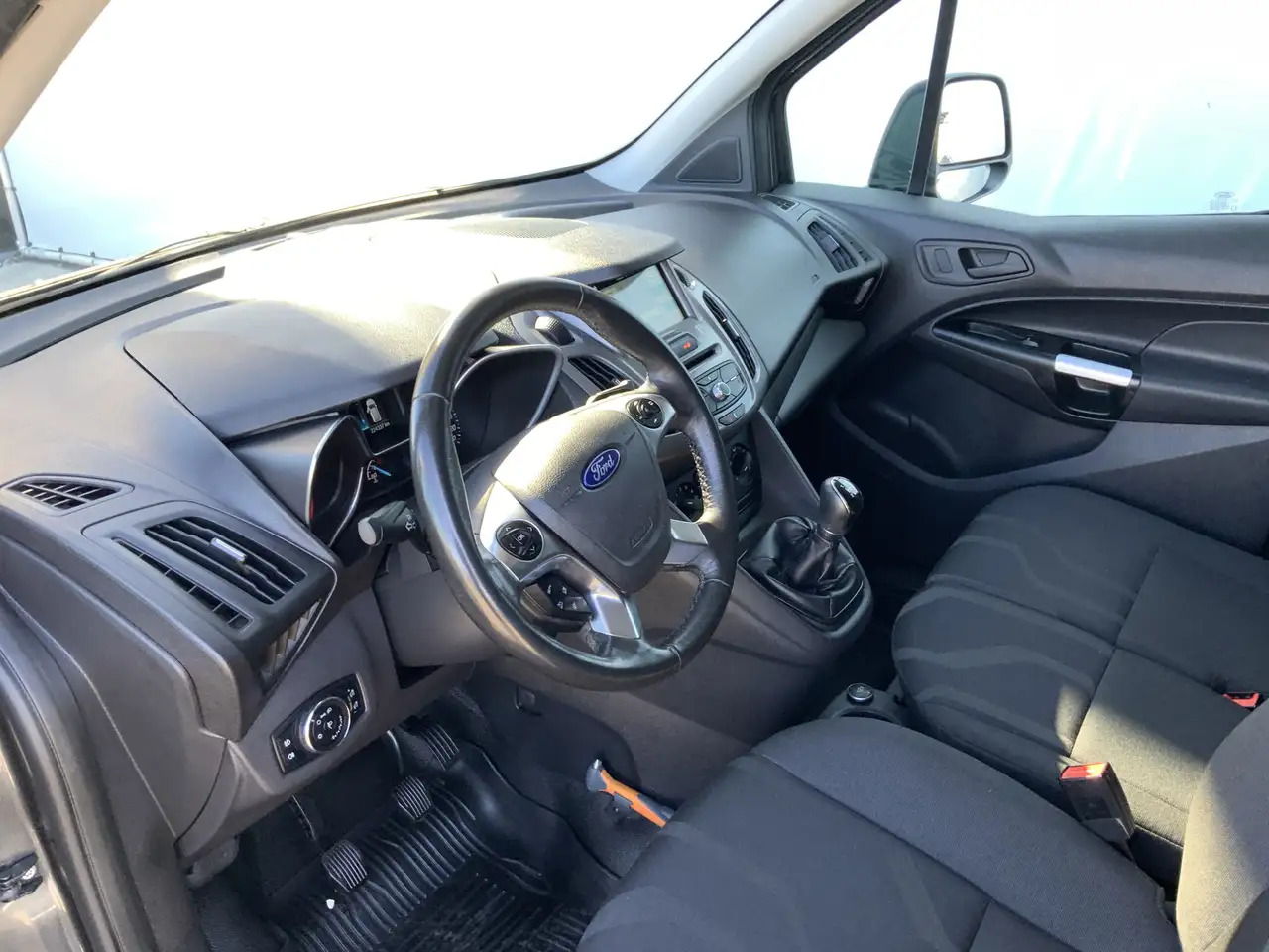 Ford Transit Connect 1.5 TDCI L2 Trend Airco Cruise 3 Zits DakDragers C - Furgão: foto 5 Ford Transit Connect 1.5 TDCI L2 Trend Airco Cruise 3 Zits DakDragers C - Furgão: foto 5