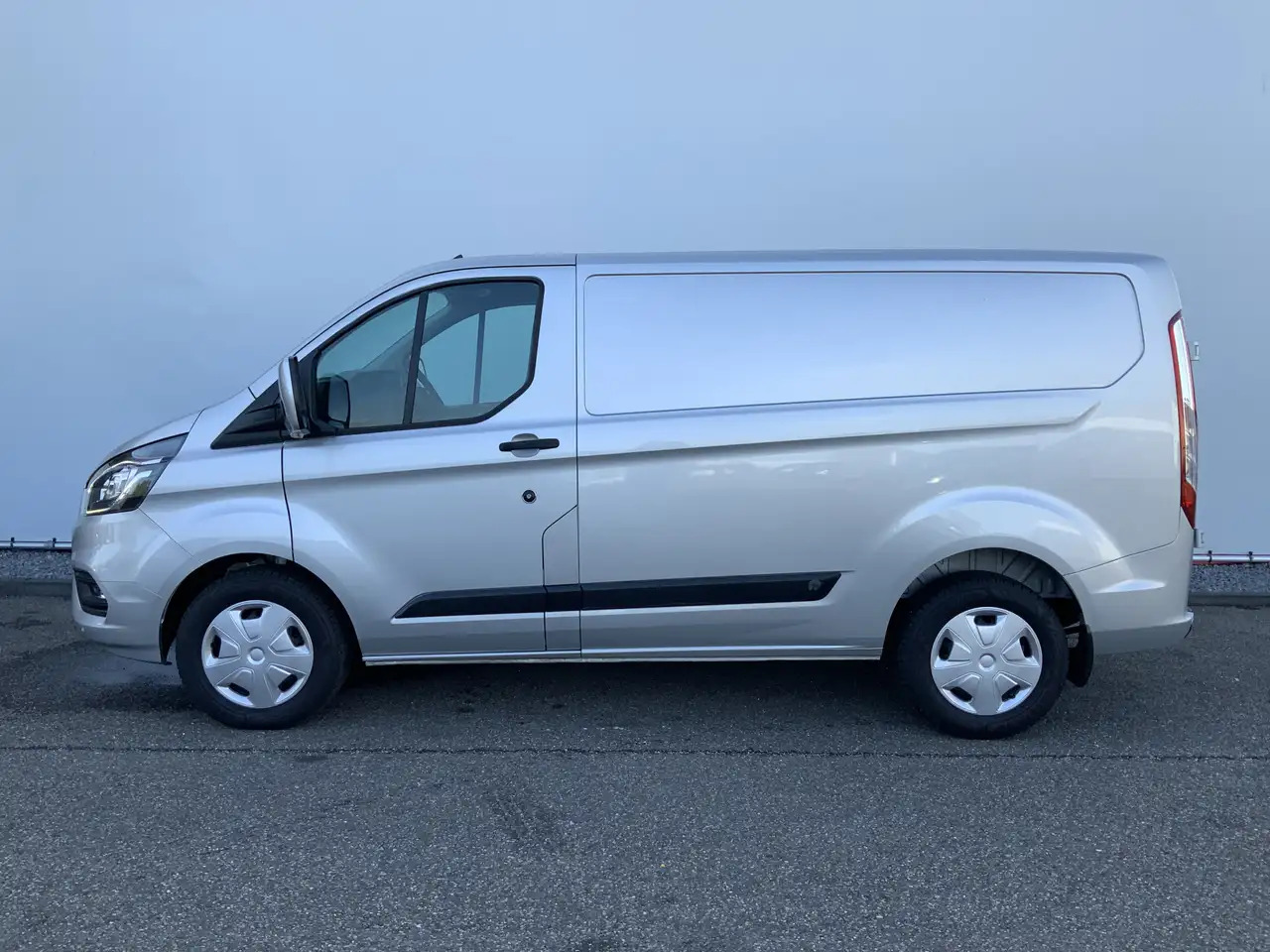 Ford Transit Custom 300 2.0 TDCI L1H1 Limited Airco Cruise Camera 3 Zi - Furgão: foto 3 Ford Transit Custom 300 2.0 TDCI L1H1 Limited Airco Cruise Camera 3 Zi - Furgão: foto 3