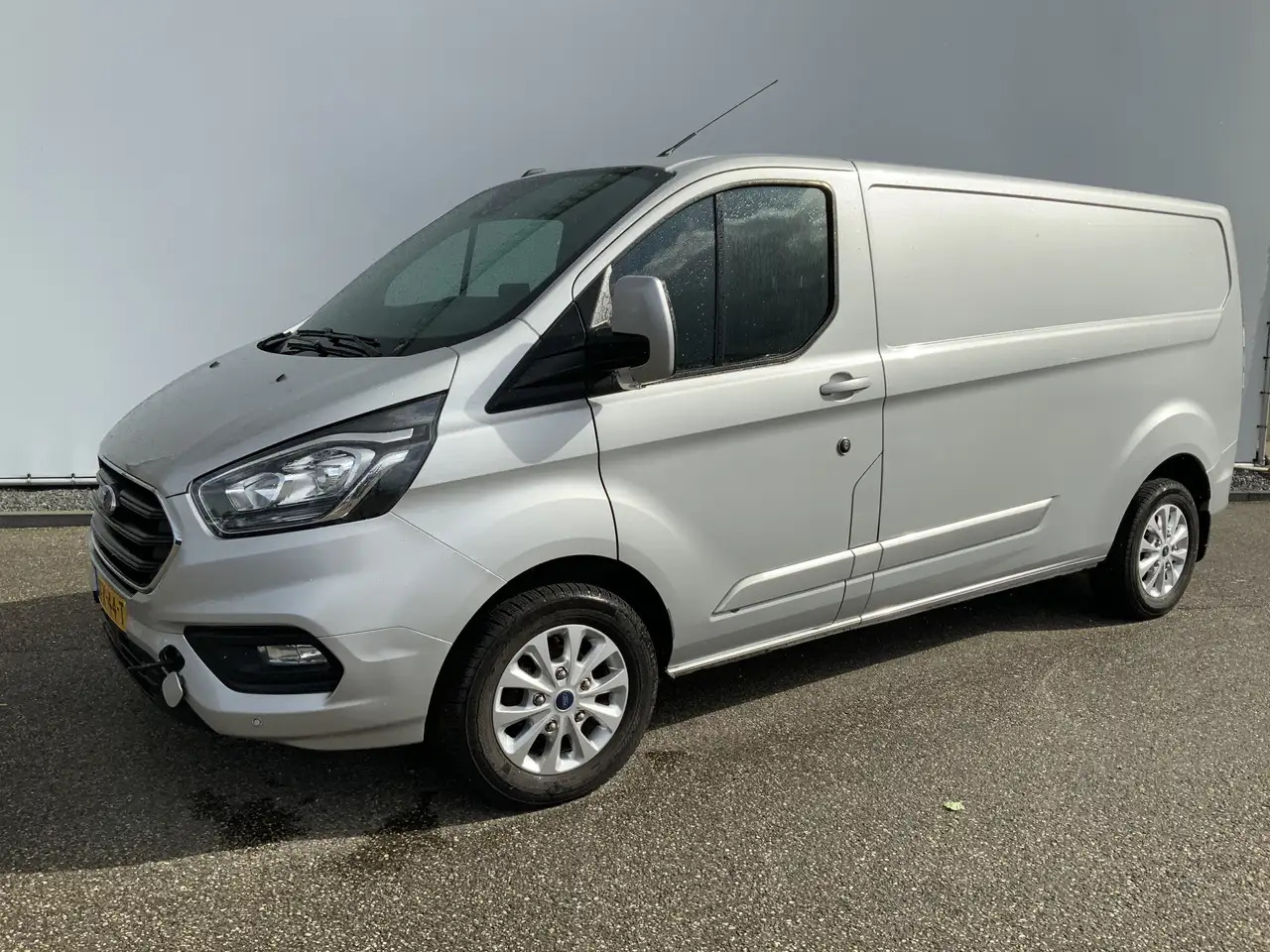 Ford Transit Custom 300 2.0 TDCI L2H2 (MOTOR DEFECT!!) Airco Navi 3 Zi - Furgão: foto 1 Ford Transit Custom 300 2.0 TDCI L2H2 (MOTOR DEFECT!!) Airco Navi 3 Zi - Furgão: foto 1