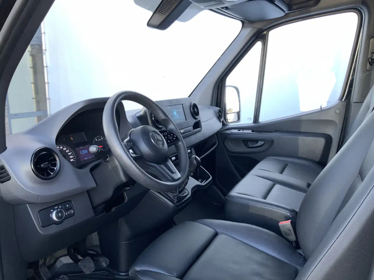 Mercedes-Benz Sprinter 314 2.2 CDI L2H2 Airco Navi 3 Zits Leer Opstap & T - Furgão: foto 5 Mercedes-Benz Sprinter 314 2.2 CDI L2H2 Airco Navi 3 Zits Leer Opstap & T - Furgão: foto 5